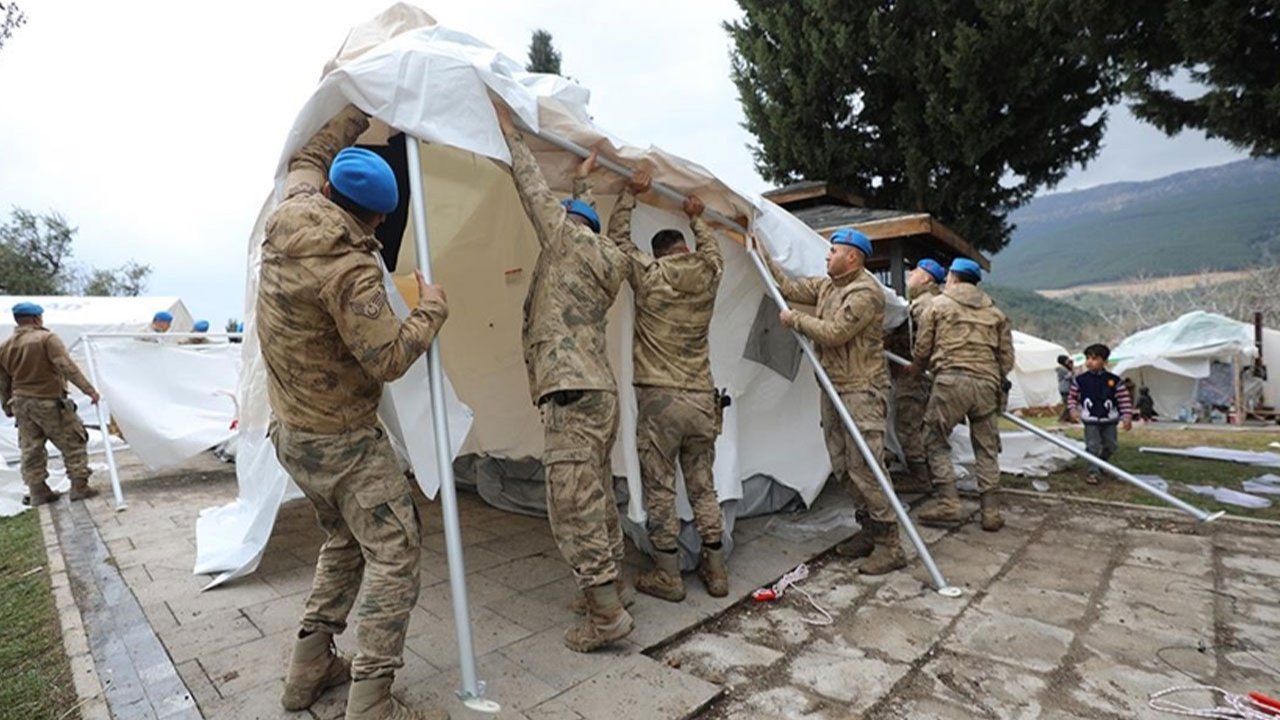 Kahramanmaraş'ta jandarma komandolar yaraları sarıyor