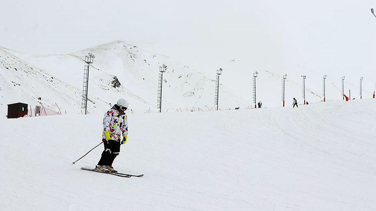 Palandöken'de kayak keyfi Nisan'da da devam ediyor