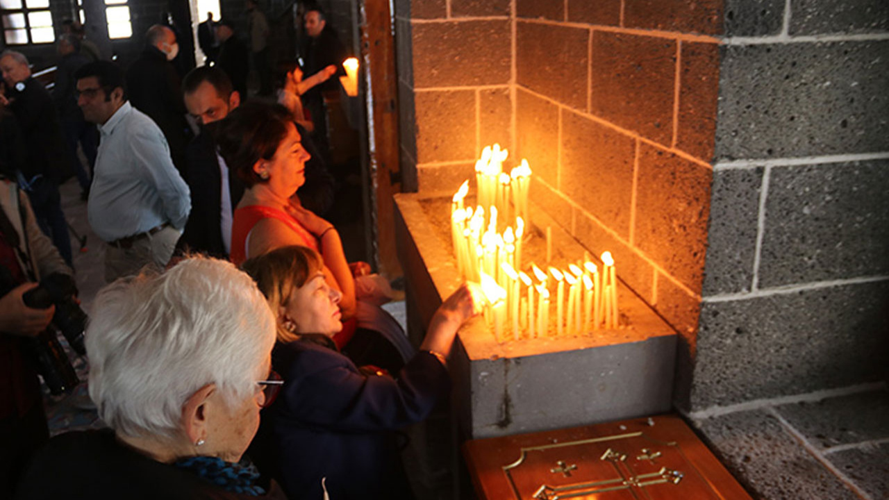 Diyarbakır’da 8 yıl sonra ilk kez Paskalya Bayramı kutlandı