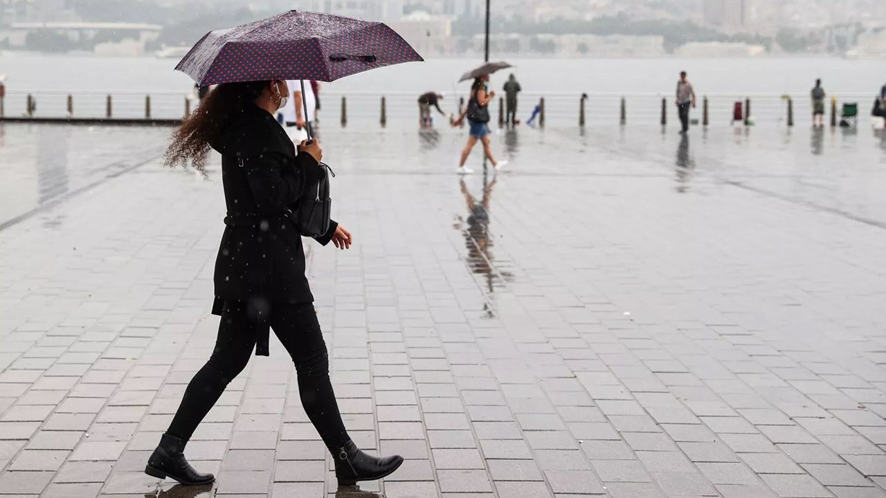 Yağmur bir geldi pir geldi İstanbullular dikkat! Meteoroloji verileri diyor; 58 saat sürecek! İşte son uyarılar...