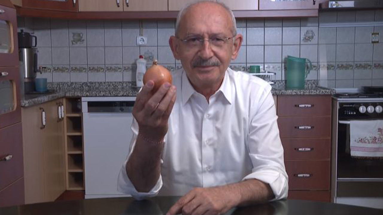 Kılıçdaroğlu aldı eline soğanı geçti kamera karşısına! "O kalırsa kilosu 100 lira olacak"
