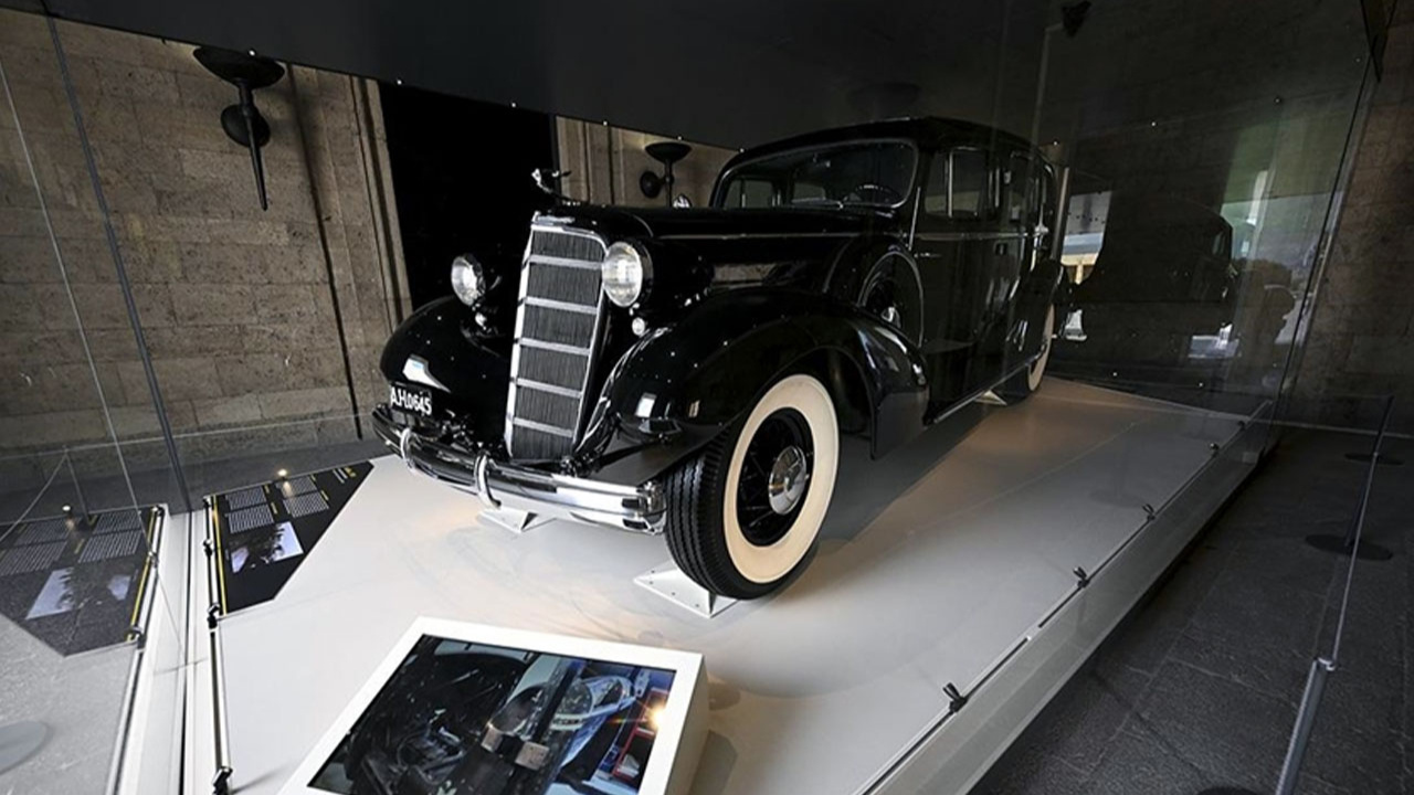 Atatürk'ün restore edilen otomobili Anıtkabir'de sergileniyor