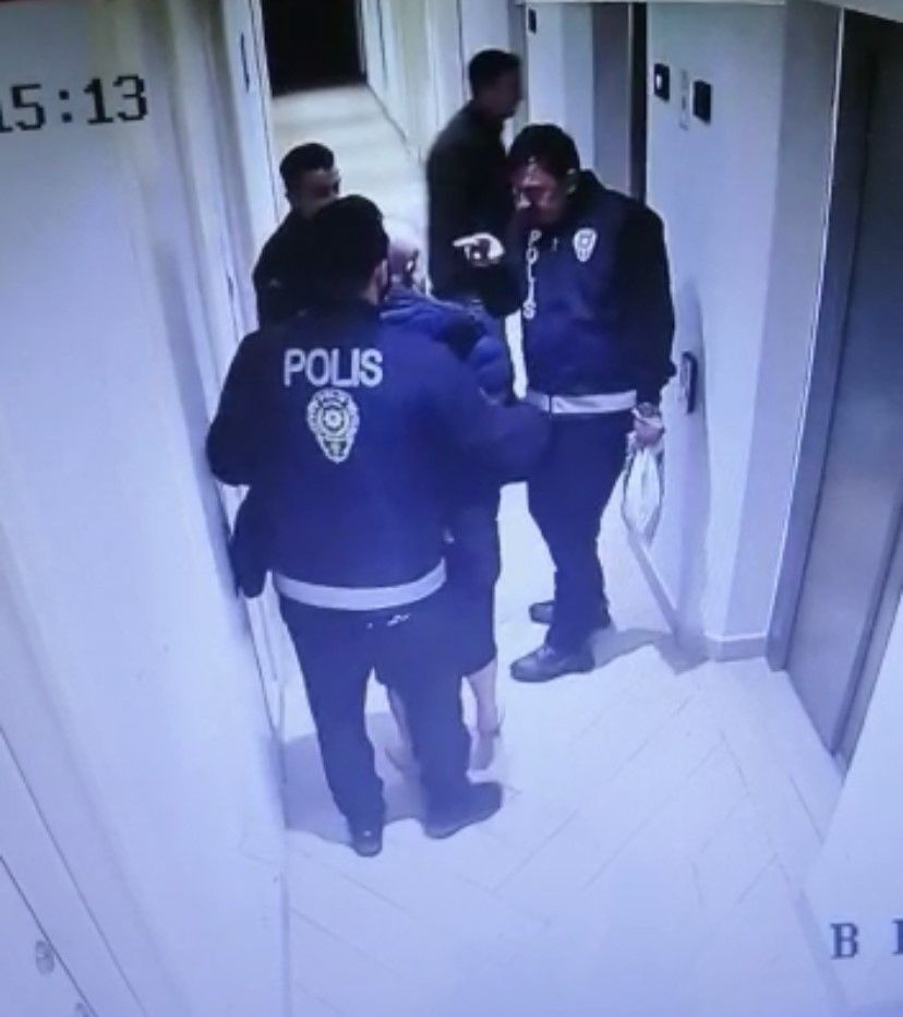 Polis kılığına girip rezidansa geldiler, parasına çöktükleri iş adamını böyle kaçırdılar