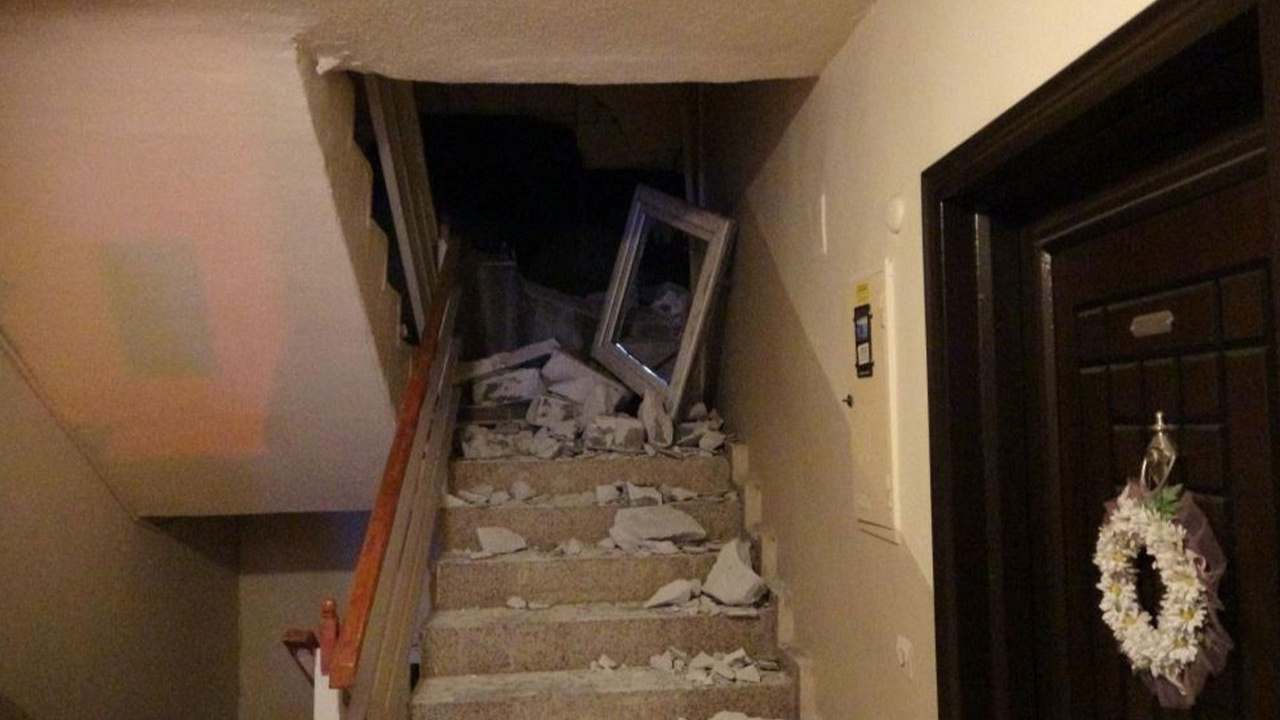 Kocaeli'de istinat duvarı apartmanın üzerine çöktü: 32 daire tahliye edildi