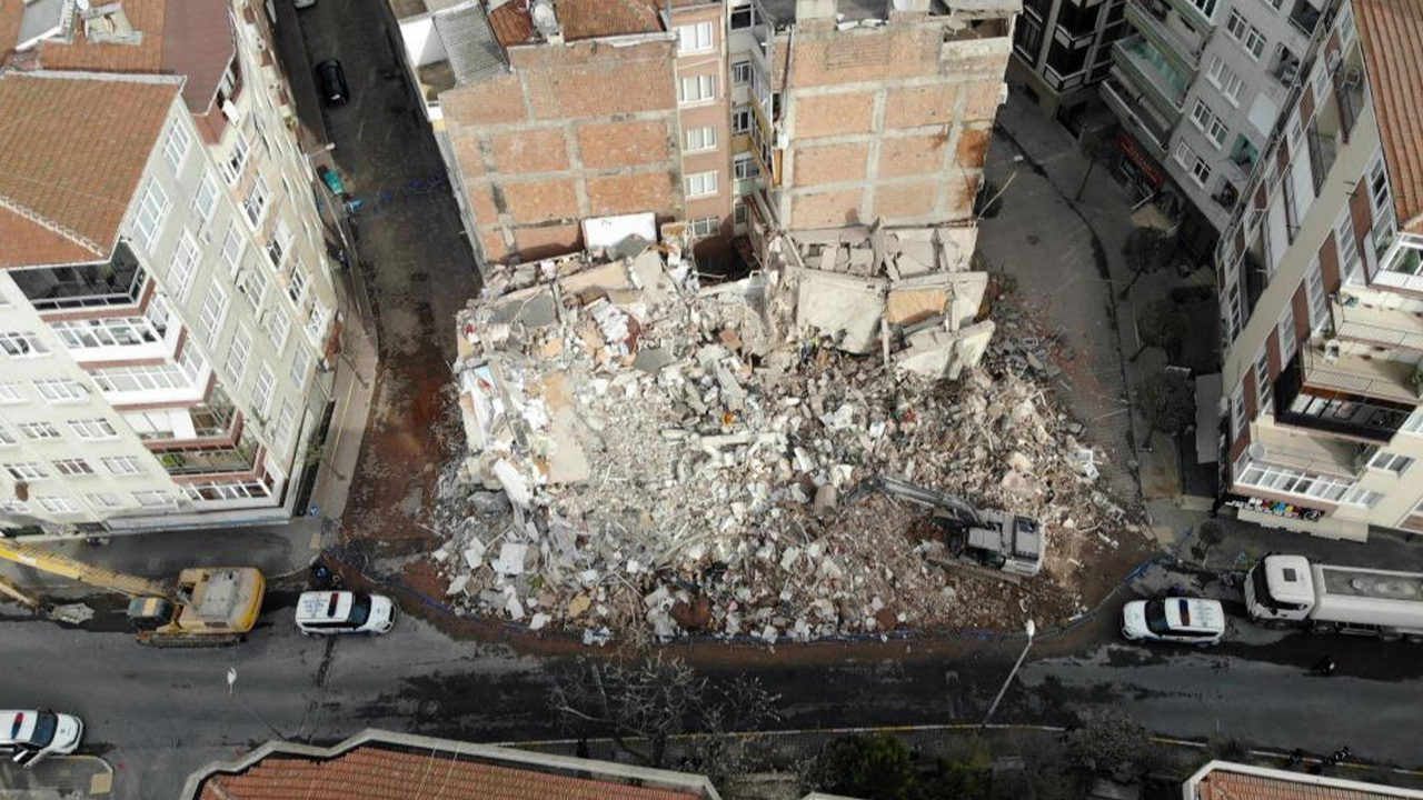 Kolonları çatlayan ve kayan binanın yıkımı tamamlandı
