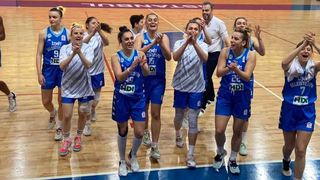İzmit Belediyespor Kadın Basketbol Takımı yarı finalde