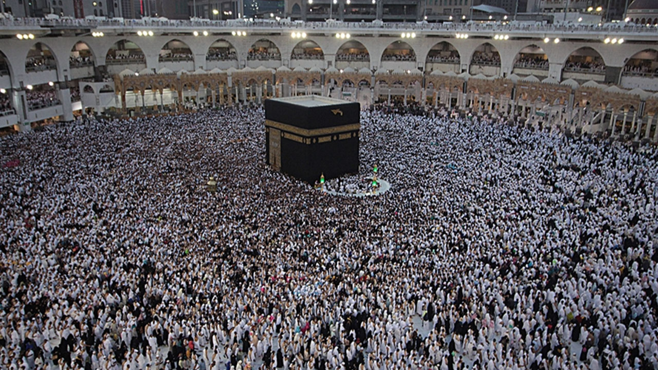 Ramazan'ın 25. gecesinde Kabe'de 1,5 milyonun üzerinde Müslüman ibadet etti