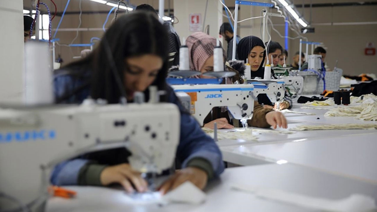 Mardin'de 3 bin gence istihdam için kurulacak 11 fabrikadan ilki faaliyete geçti