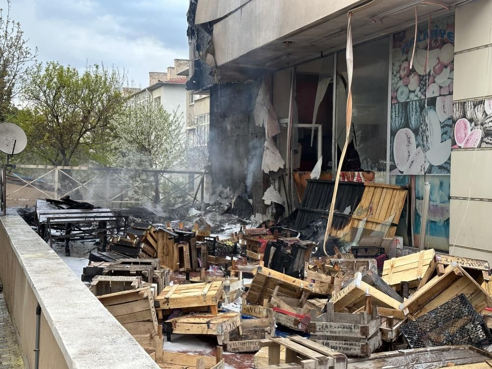 Eskişehir'de 7 katlı bina alevlere teslim oldu: Bayram ziyareti olası faciayı önledi!