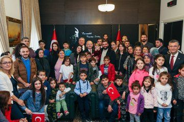 Kemal Kılıçdroğlu 23 Nisan'ı torunları İpek ve Barış ile kutladı! Önce depremzede çocuklar sonra...