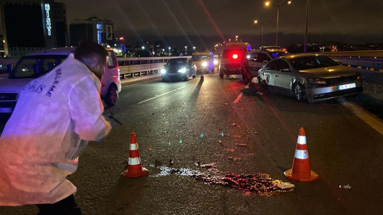 İstanbul'da otoyolda duran otomobile çarpıp kaçtı: 1 ölü