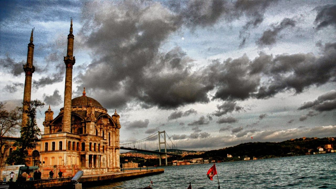 Meteoroloji ve AKOM'dan İstanbul'u 'Oraj' vuracak uyarısı! Uzmanından Çarşamba sonrası için 10 gün uyarısı