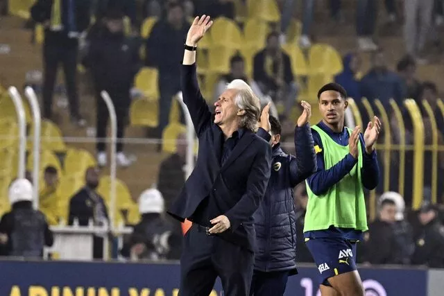 Jorge Jesus'tan taraftarlara şoke eden tepki! Arda Güler sakinleştirdi