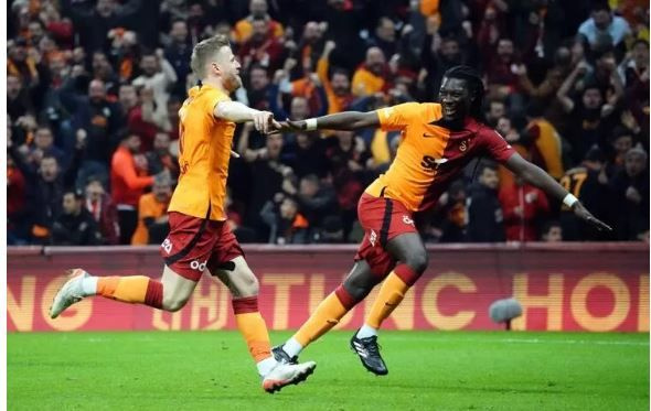 Galatasaray'da Gomis krizinin perde arkası! Sözleşmesini feshetmeye gelmişti, af çıktı!
