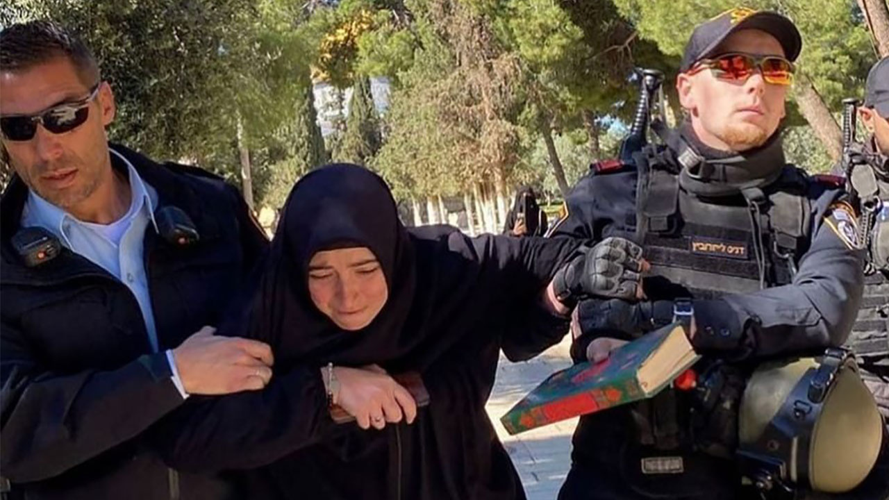 İsrail polisi, Mescid-i Aksa'da Türk vatandaşı Özgecan Mutlu'yu gözaltına aldı