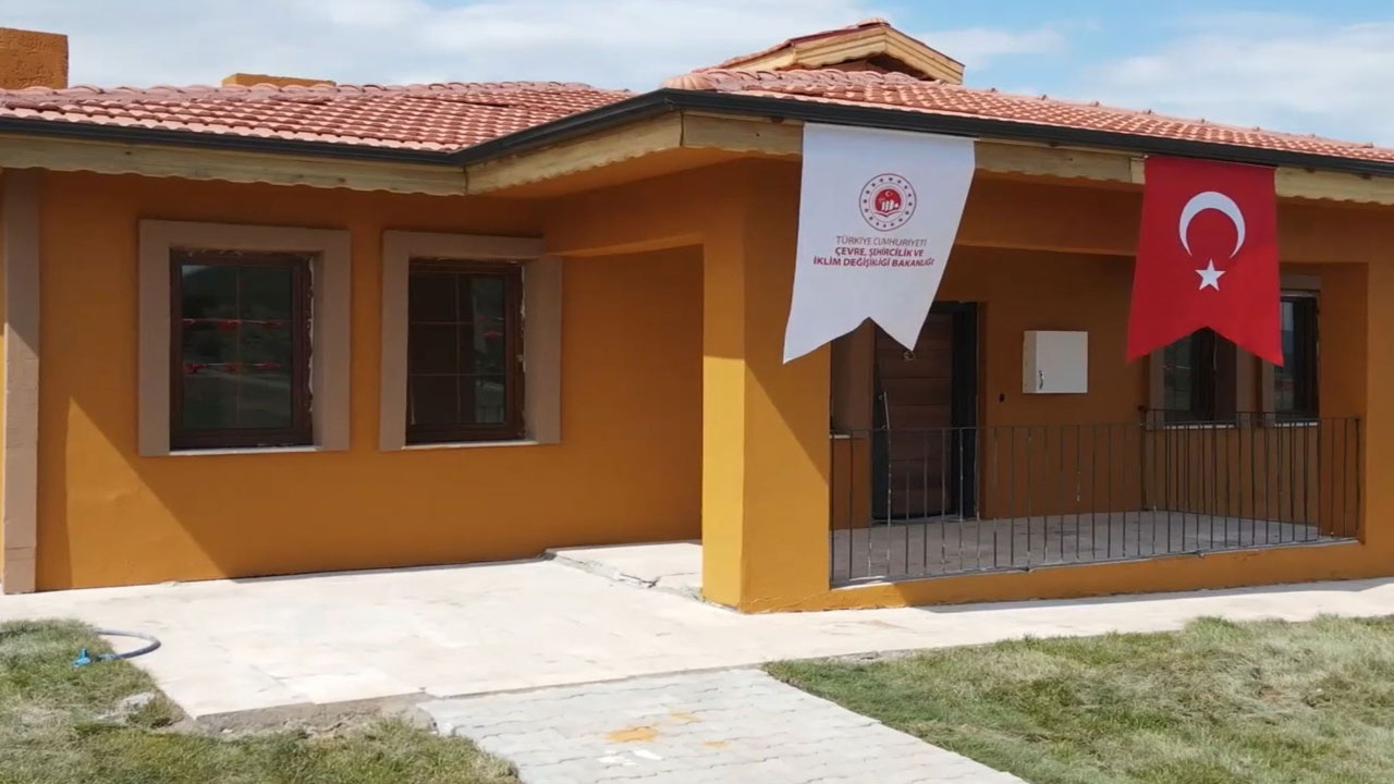 Depremden 76 gün sonra tamamlandı! İşte teslim edilen köy evleri
