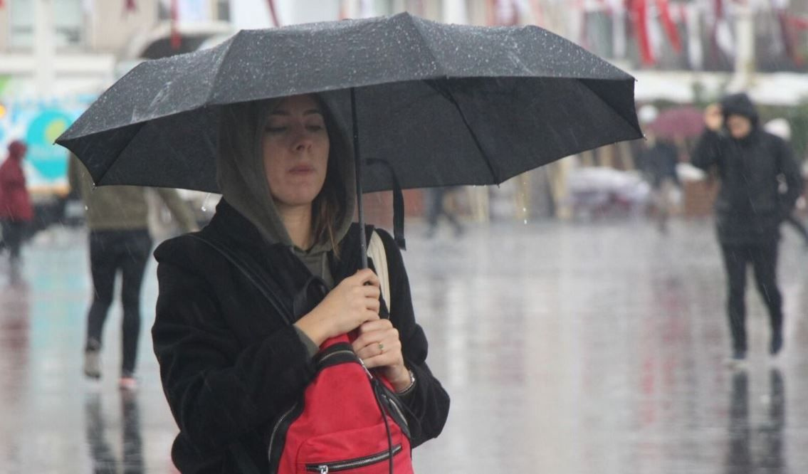 İstanbul'a peş peşe flaş uyarı saat verildi dolu riski var mı! Meteoroloji: 10 şehirde kuvvetli sağanak bekleniyor!