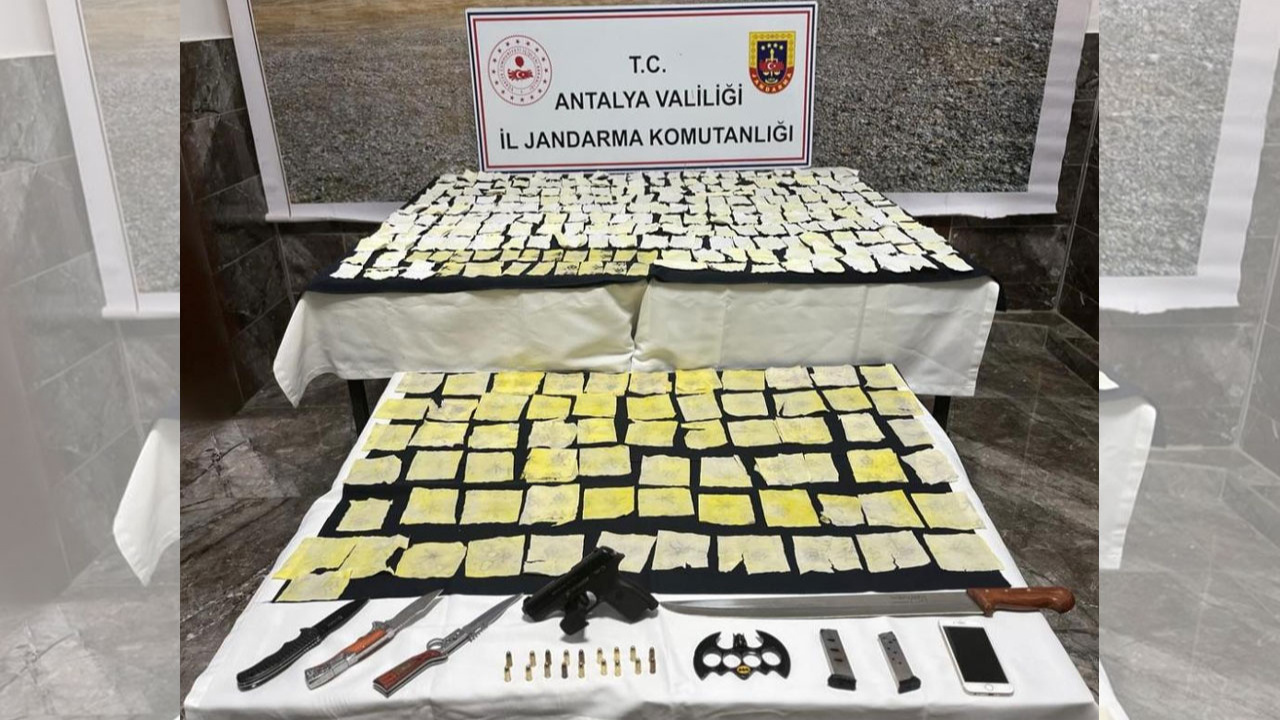 Antalya'da 25 milyon değerindeki uyuşturucu jandarmaya takıldı