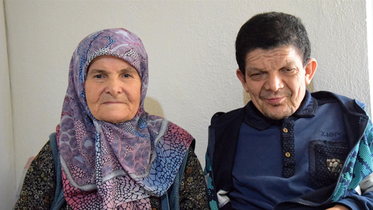 Bilecikli 83 yaşındaki kadın ömrünün 60 yılını engelli oğluna adadı