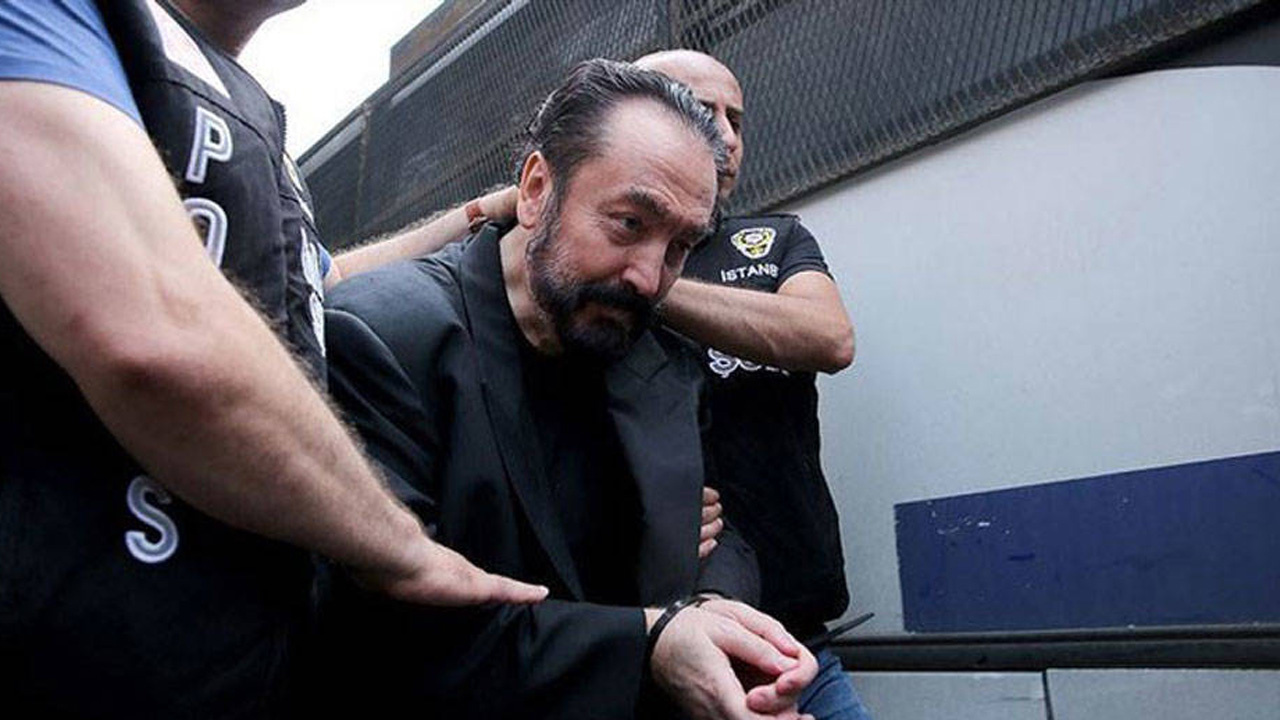 Depremin sebebini Adnan Oktar'a bağlamışlar! İstanbul'da gözaltına alındılar
