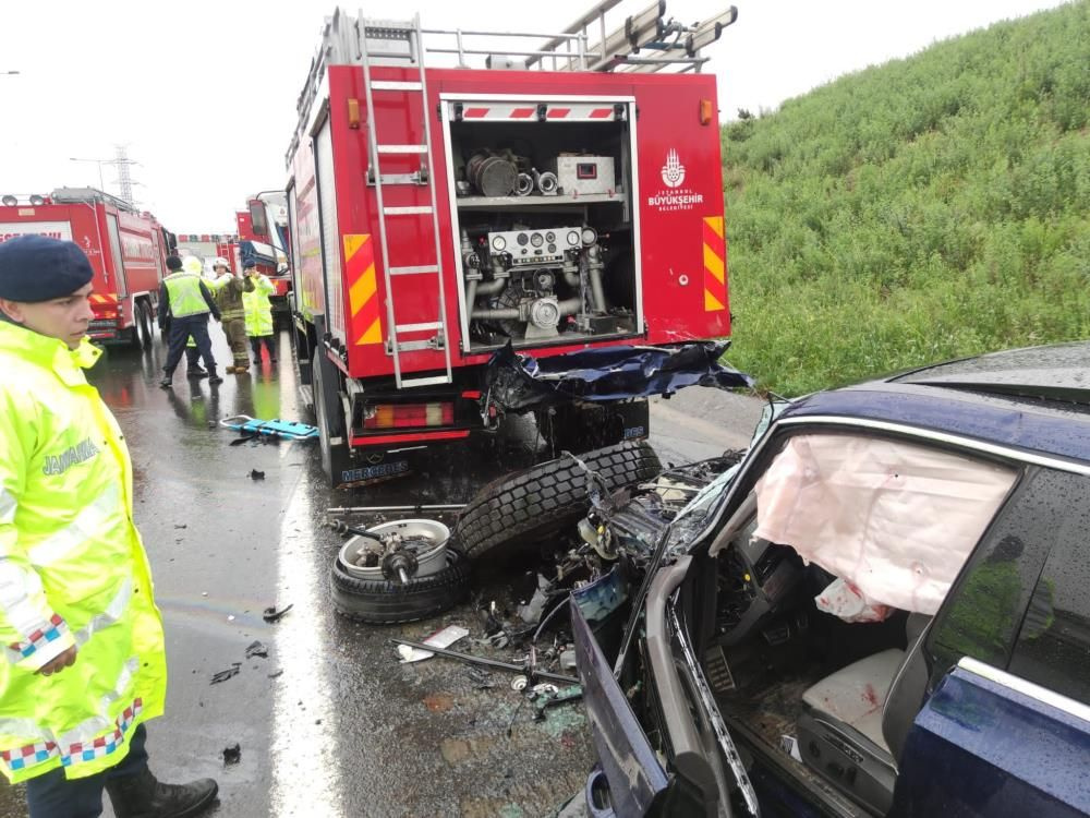 Kazaya müdahale eden itfaiye ve sağlıkçılara başka araç çarptı: 7 kişi yaralı