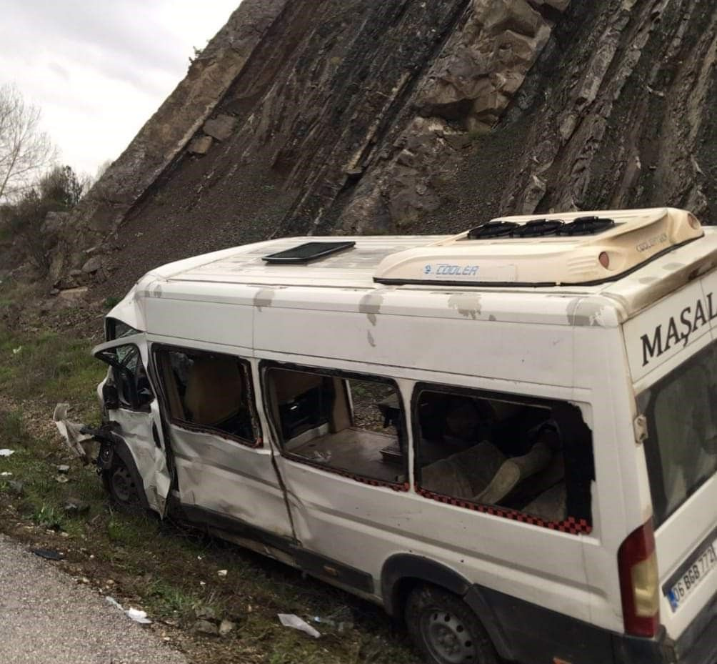 Ankara’da işçi servisi otomobille çarpıştı! Çok sayıda ölü ve yaralı var
