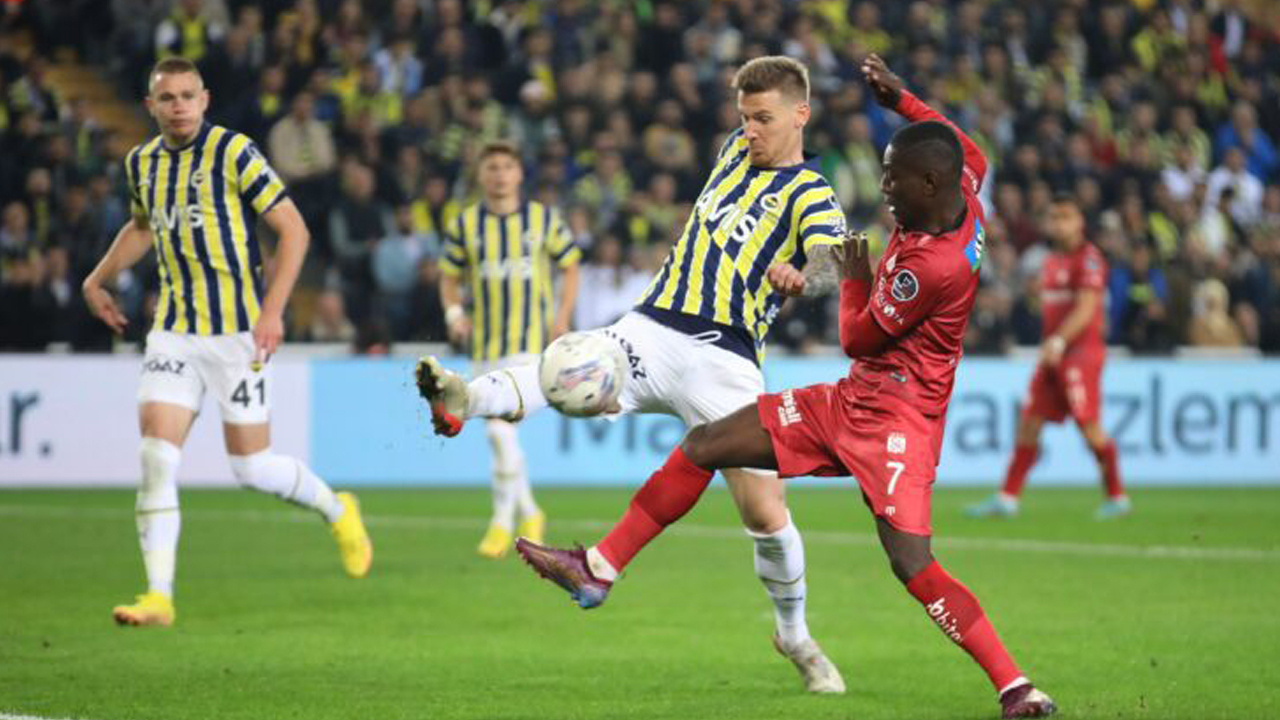 Fenerbahçe’nin kamp kadrosu belli oldu! Yıldız isimler Sivasspor maçında yok