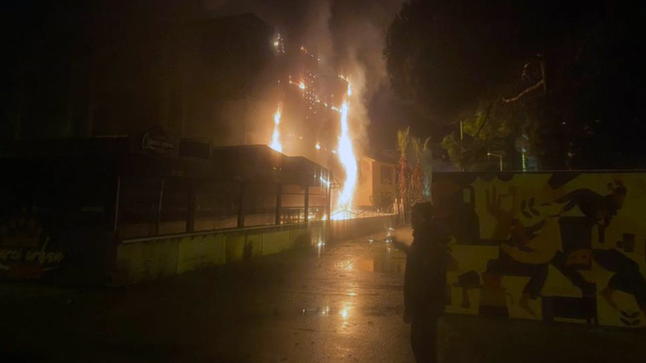 Samsun'da alevli gece! Lokantada çıkan yangın, evlere sıçradı!