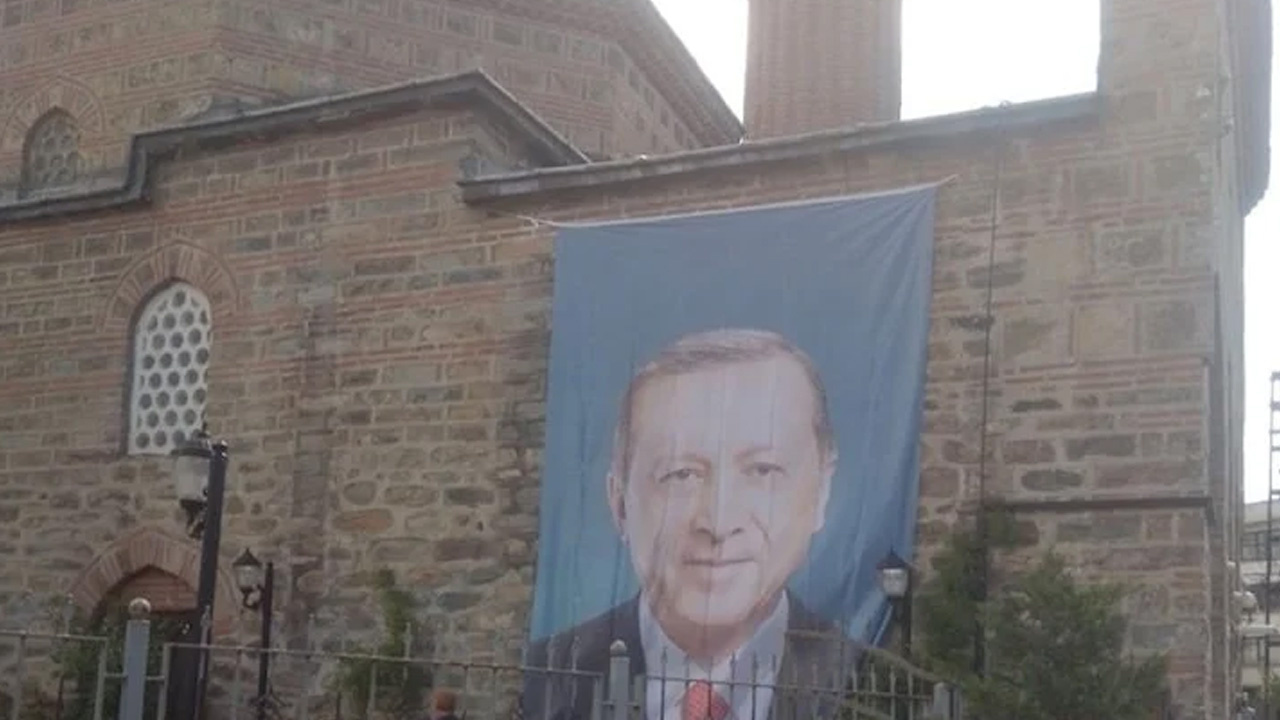 Bursa'da camiye Erdoğan afişi astılar İYİ Parti'den tepki geldi