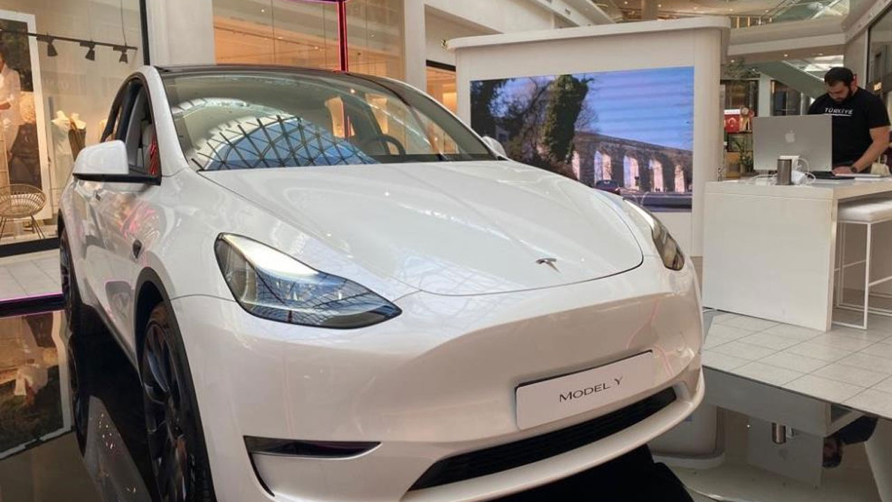 Tesla ikinci AVM mağazasını Anadolu Yakası’nda açtı