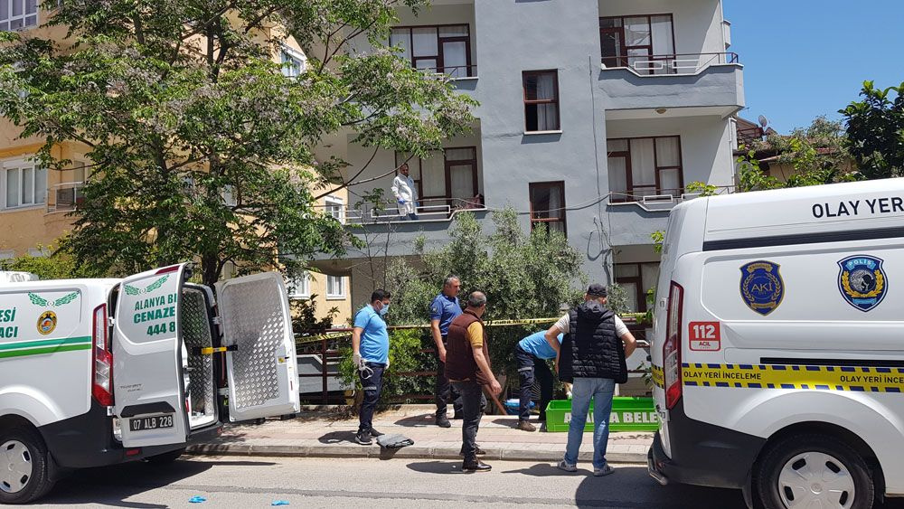 Antalya'da vahşet! 2 gündür haber yoktu cesedi elbise dolabından çıktı şüpheli şoke etti her yerde aranıyor