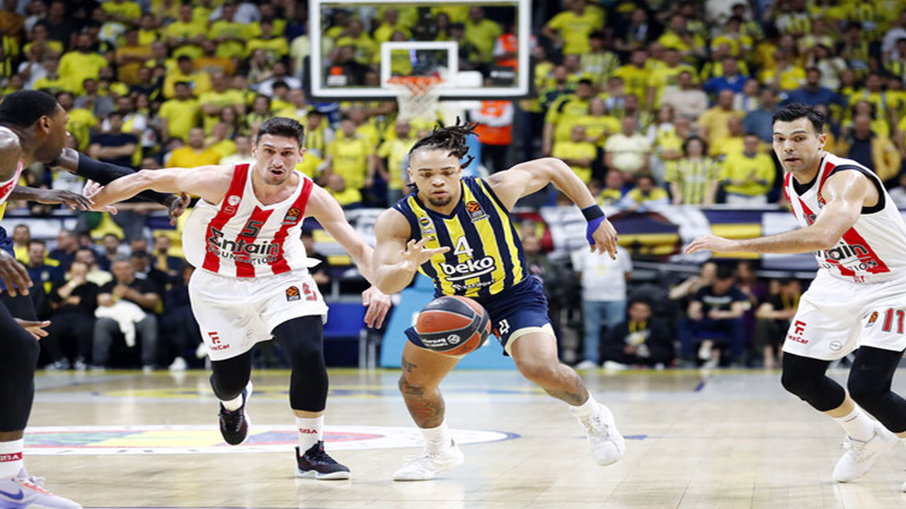 Fenerbahçe son saniye üçlüğüyle Olympiakos'a kaybetti