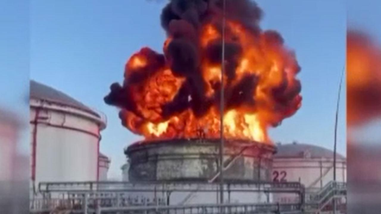 Rusya'da petrol depolama tesisinde yangın çıktı