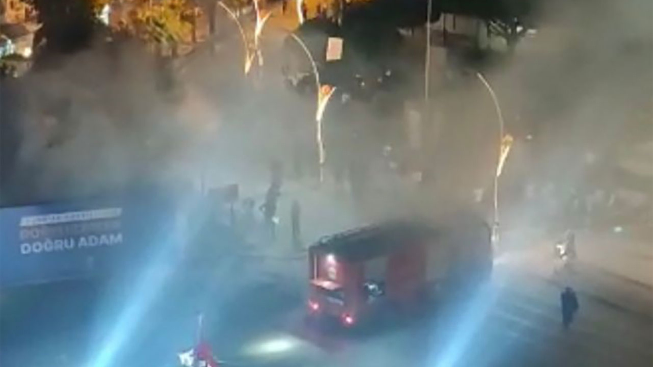 AK Parti'nin düzenlediği Mersin'deki Cengiz Kurtoğlu konserinde yangın çıktı