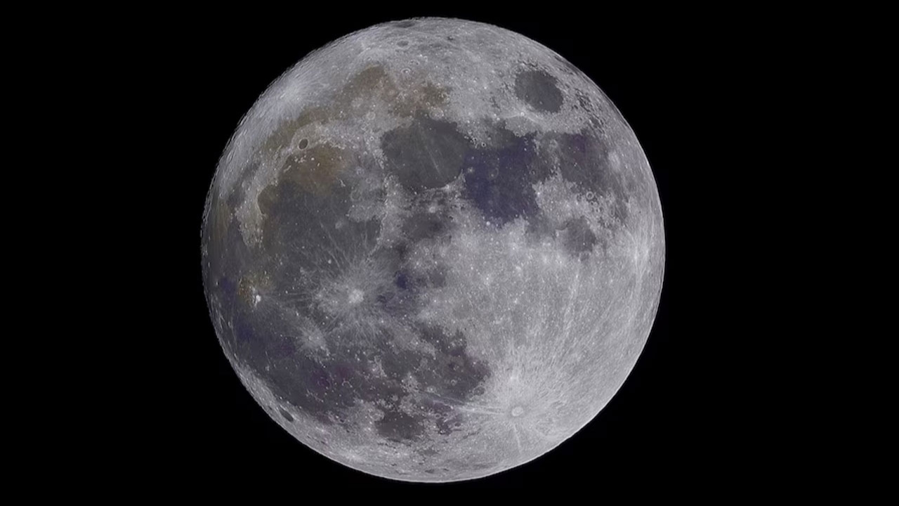 Ay'ın karanlık yüzünde bulunan dev bir "yapı" keşfedildi