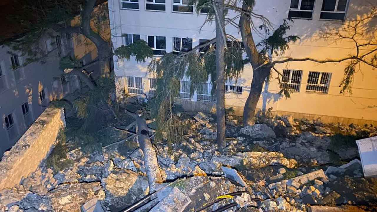 Beyoğlu'nda okul bahçesine istinat duvarı çöktü, 3 bina boşaltıldı