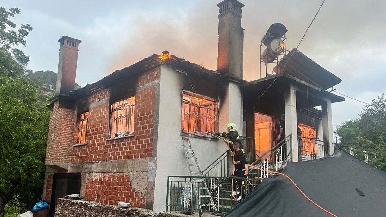 Muğla'da müstakil evde yangın: 2 kişi öldü, 1 kişi yaralandı