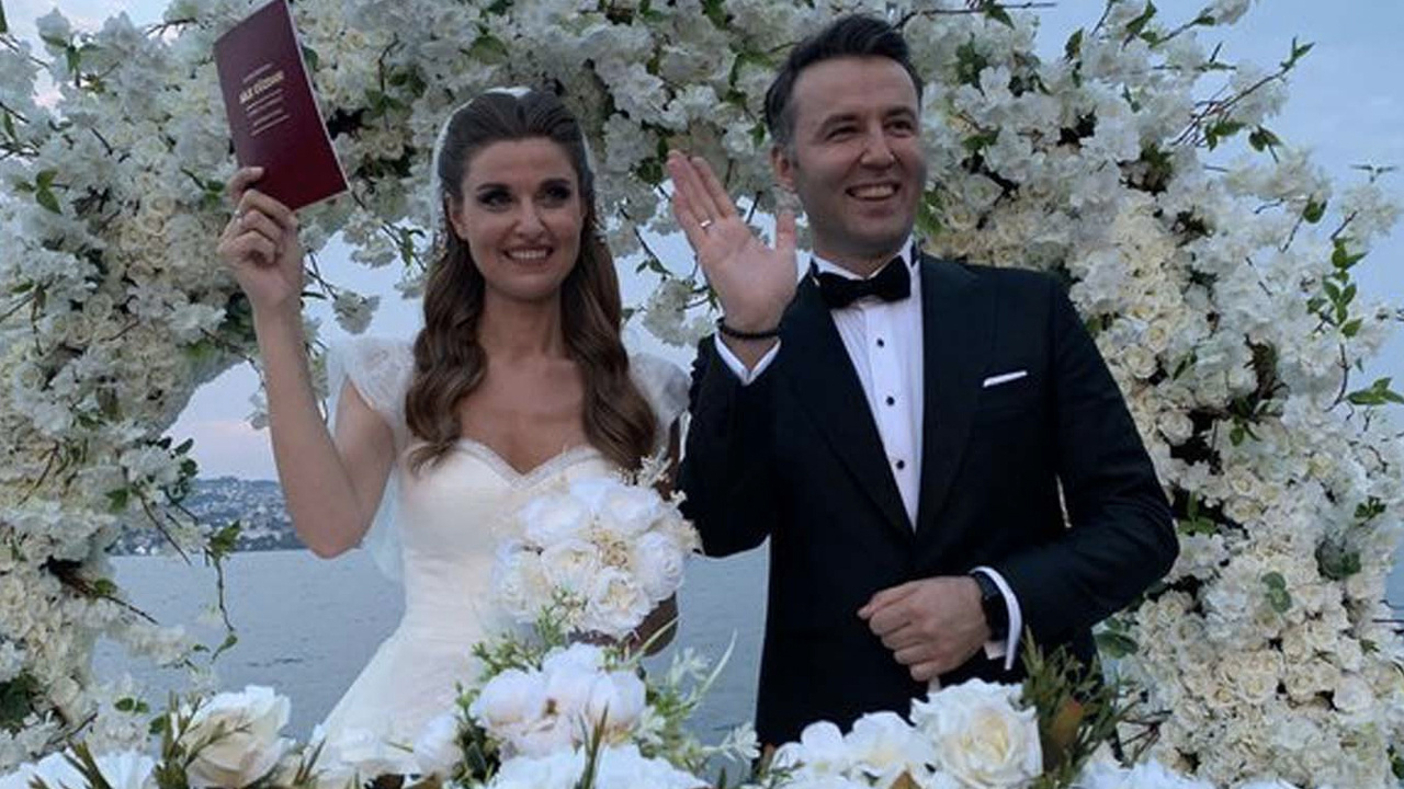  Mehmet Akif Ersoy eşi Pınar Erbaş'tan boşanıyor mu iddiası asılsız çıktı!
