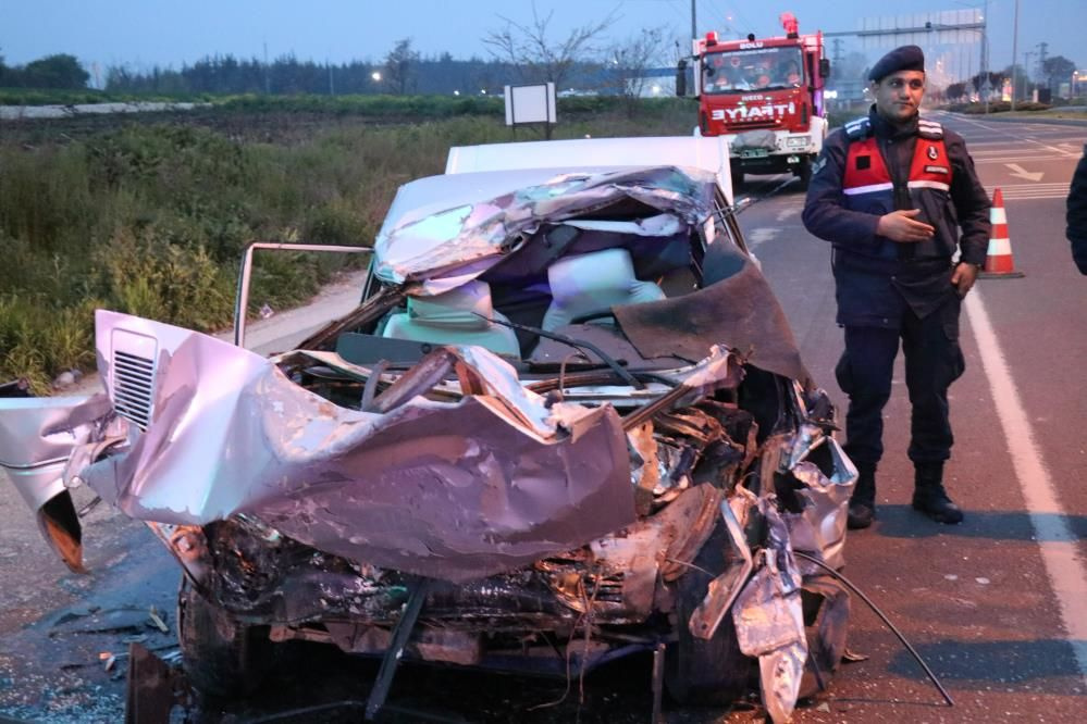 Bolu'da korkunç kaza! TIR'a arkadan çarpan otomobil paramparça oldu: Feci şekilde hayatını kaybetti!