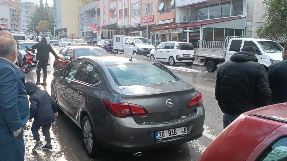 Denizli'yi dolu yağışı vurdu: Ceviz büyüklüğünde 15 dakika yağdı, milyonluk hasara yol açtı!