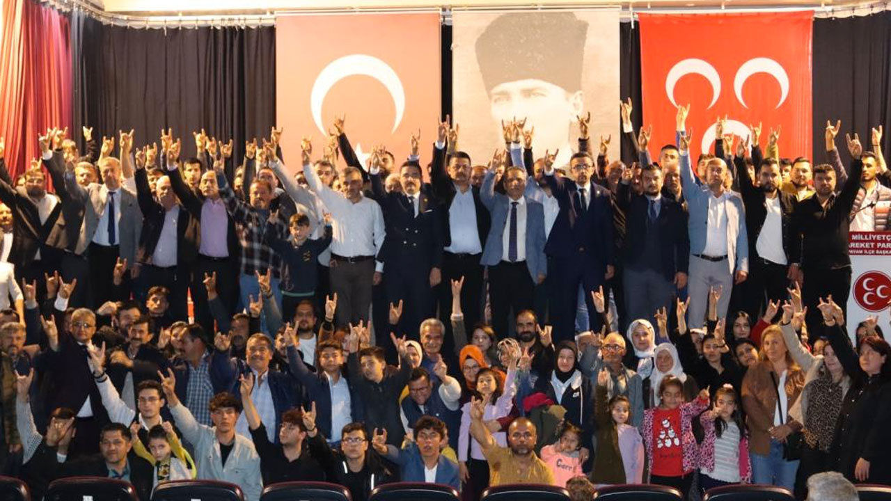 CHP'nin Van mitingindeki sloganlara tepki gösteren CHP ve İYİ Parti üyesi 324 kişi istifa edip MHP'ye geçti