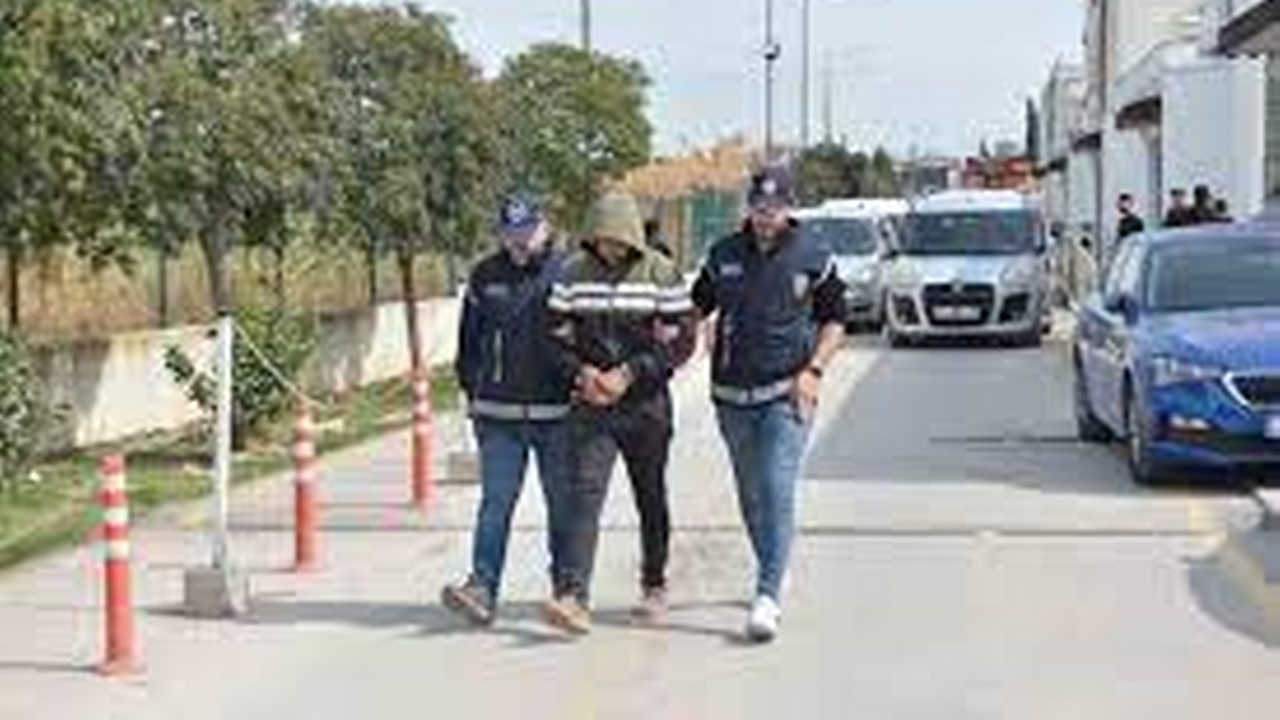 İstanbul'da göçmen kaçakçılığı yaptığı öne sürülen 10 şüpheli tutuklandı