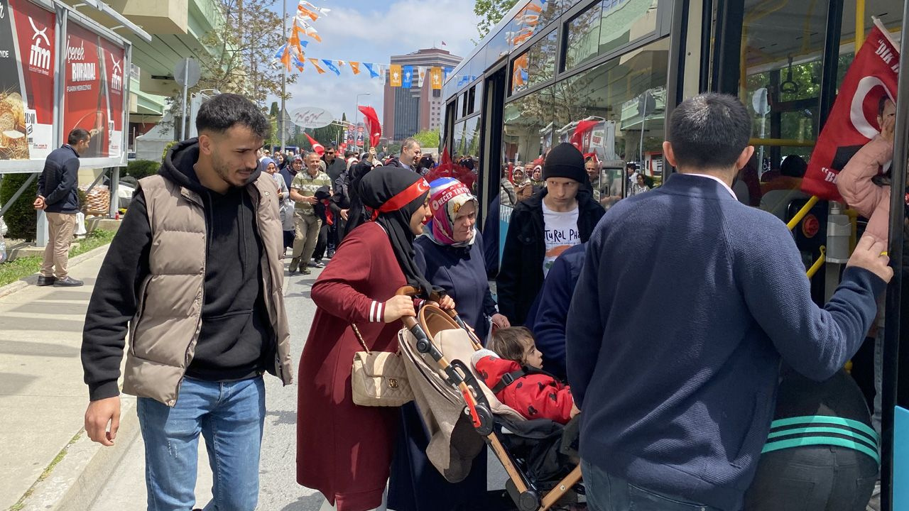 AK Parti'nin "Büyük İstanbul Mitingi"ne akın var! Karayolu ve toplu taşımada yoğunluk oluştu