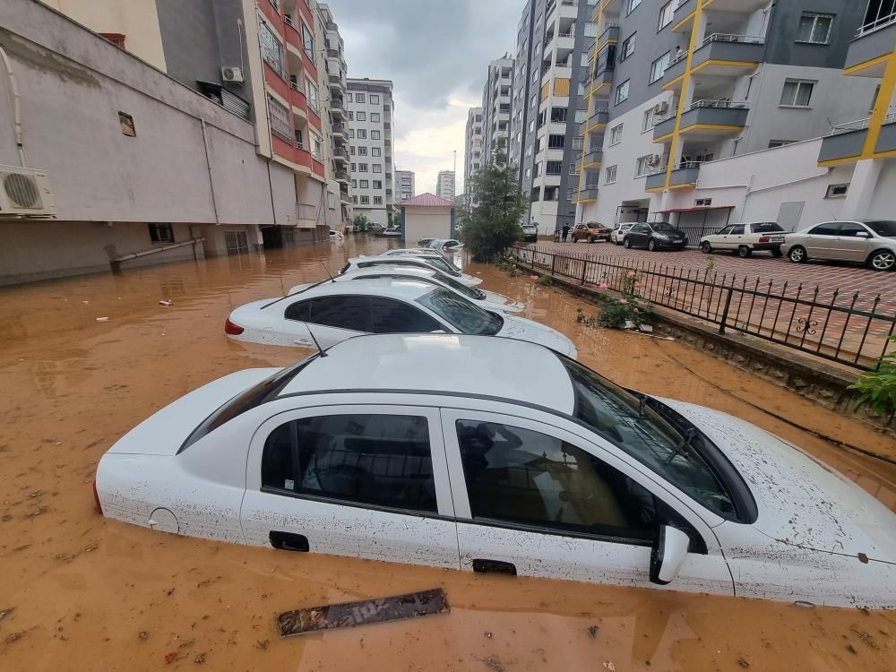 Adana'yı sel vurdu koca şehir sular altında kaldı! Felaket havadan böyle görüntülendi