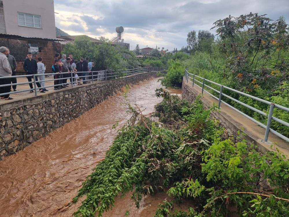 Adana'yı sel vurdu koca şehir sular altında kaldı! Felaket havadan böyle görüntülendi