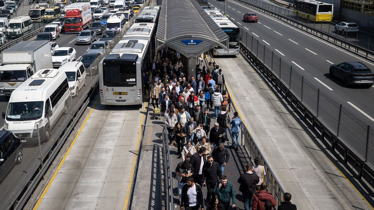 AK Parti'nin "Büyük İstanbul Mitingi"ne akın var! Karayolu ve toplu taşımada yoğunluk oluştu