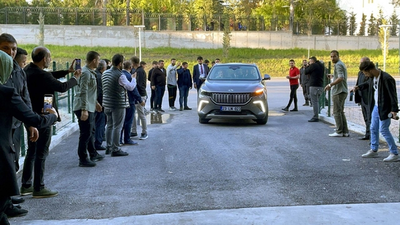 Türkiye'nin yerli otomobili Togg, Bingöl'de tanıtıldı