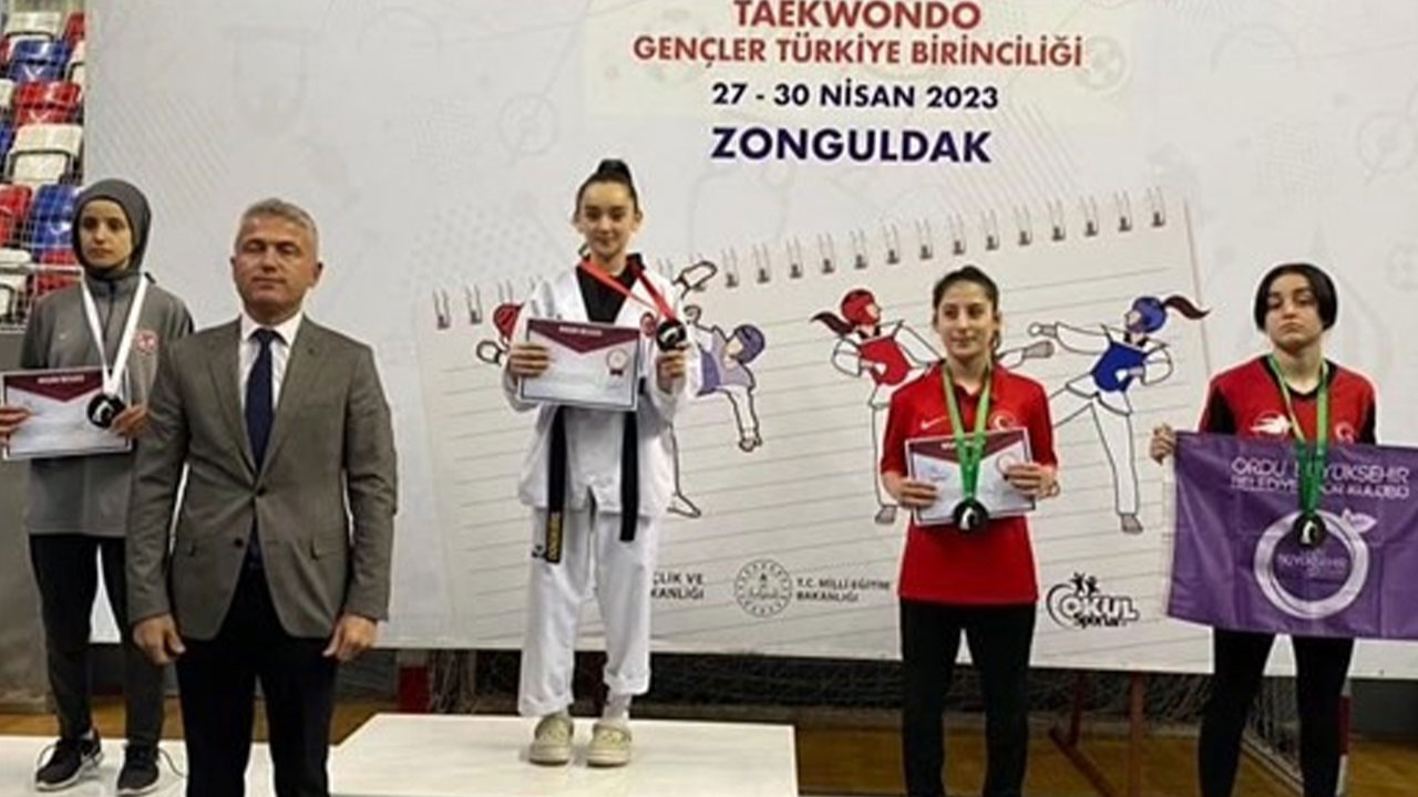 Düzce'li taekwondocu Damlu Nur Yılmaz Türkiye şampiyonu oldu