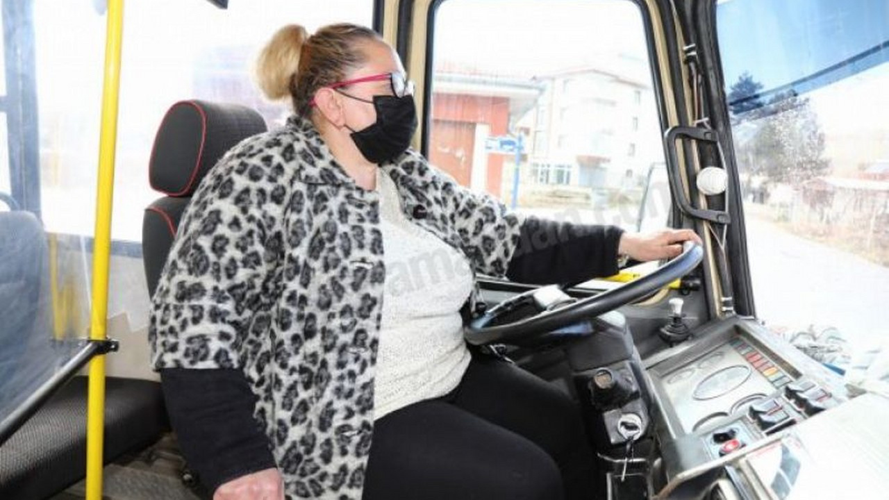 Söke'de kadın minibüs şoförleri yollara renk kattı