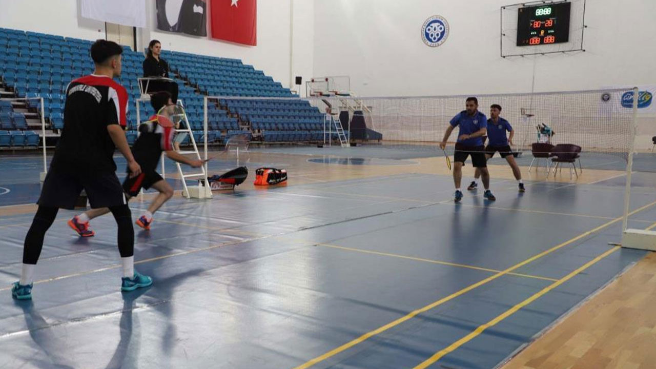 ÜNİLİG Badminton Süper Lig müsabakaları başladı